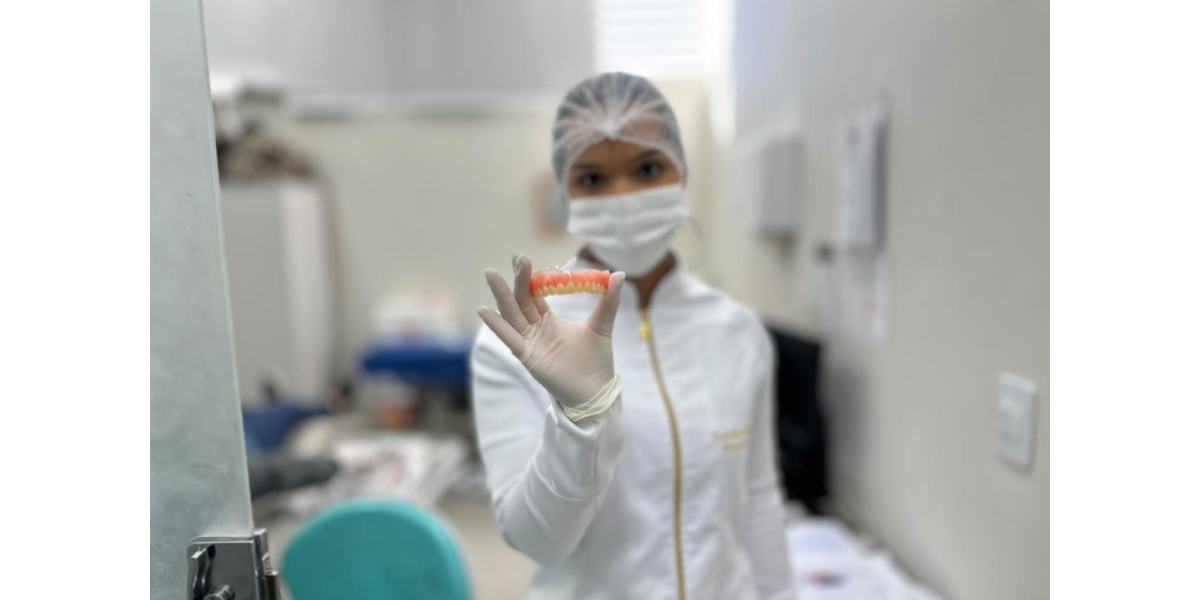 Prefeitura entrega 100 próteses dentárias e anuncia nova etapa em setembro