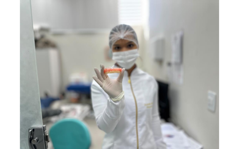 Prefeitura entrega 100 próteses dentárias e anuncia nova etapa em setembro