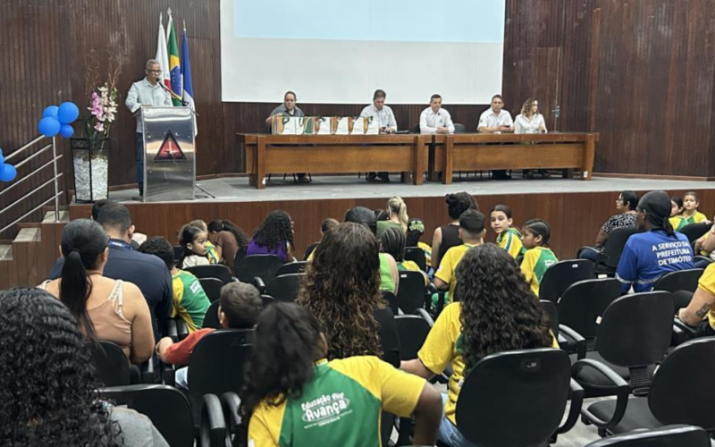 Programa Miguilim entrega mais de 40 óculos a estudantes da rede municipal
