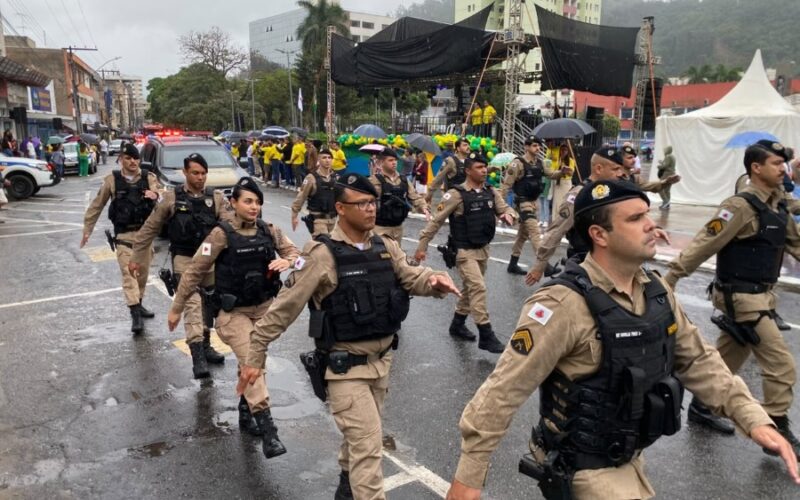 Timóteo realiza desfile cívico de 7 de Setembro na Praça 1º de Maio