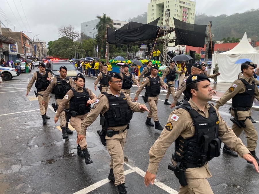 Timóteo realiza desfile cívico de 7 de Setembro na Praça 1º de Maio