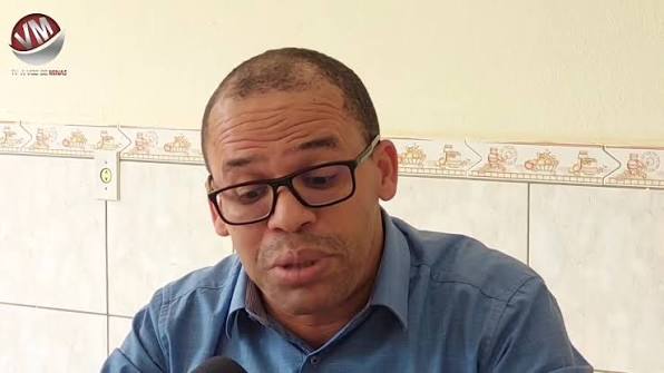 Gestão Roney enfrenta cobranças em Coroaci após reclamações sobre falta de medicamentos na rede municipal de saúde